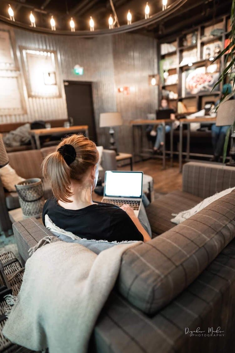 Woman coding in a cafe